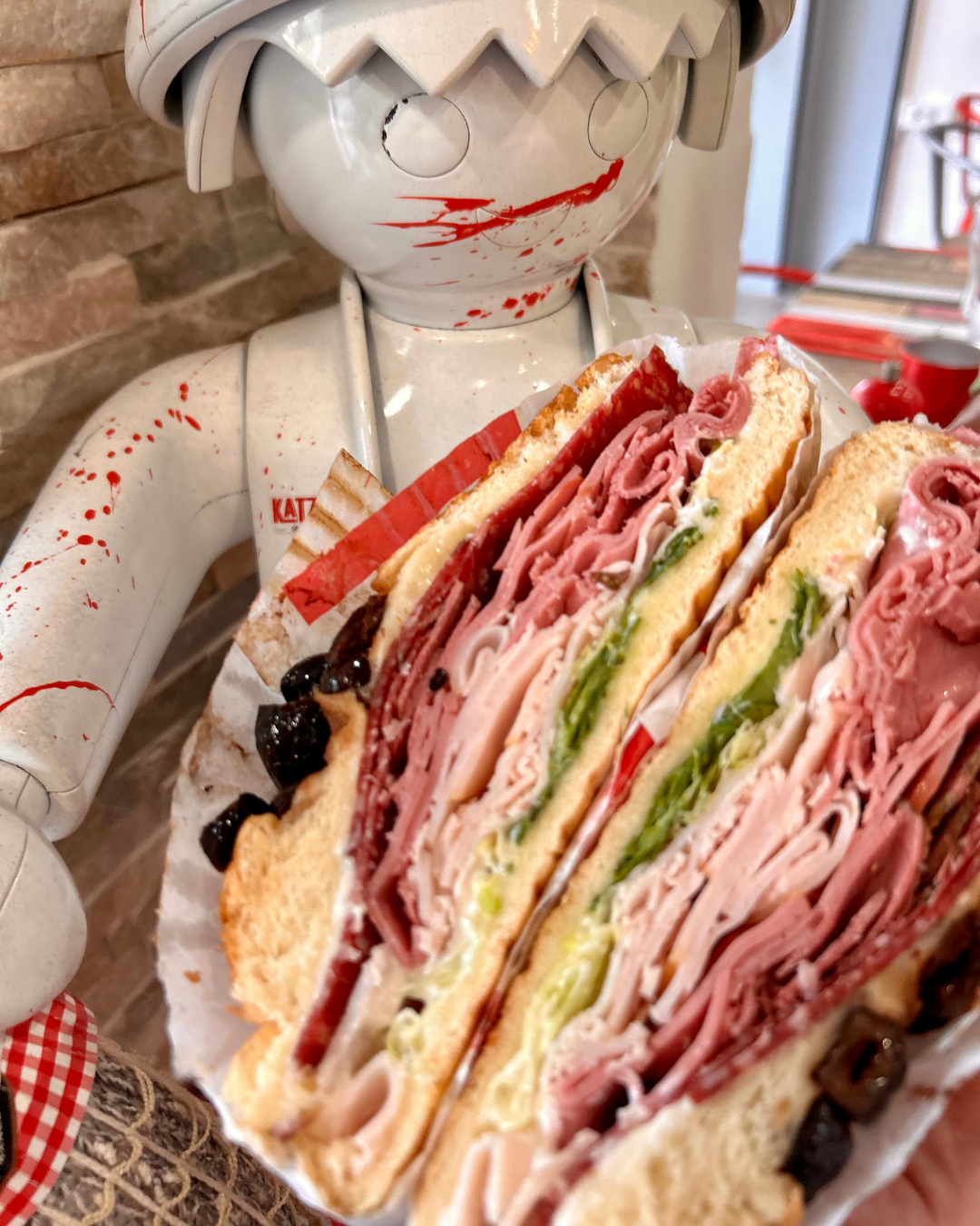 Ambiance soirée chez Katzav Delicatessen, 192 Rue du Rouet Marseille