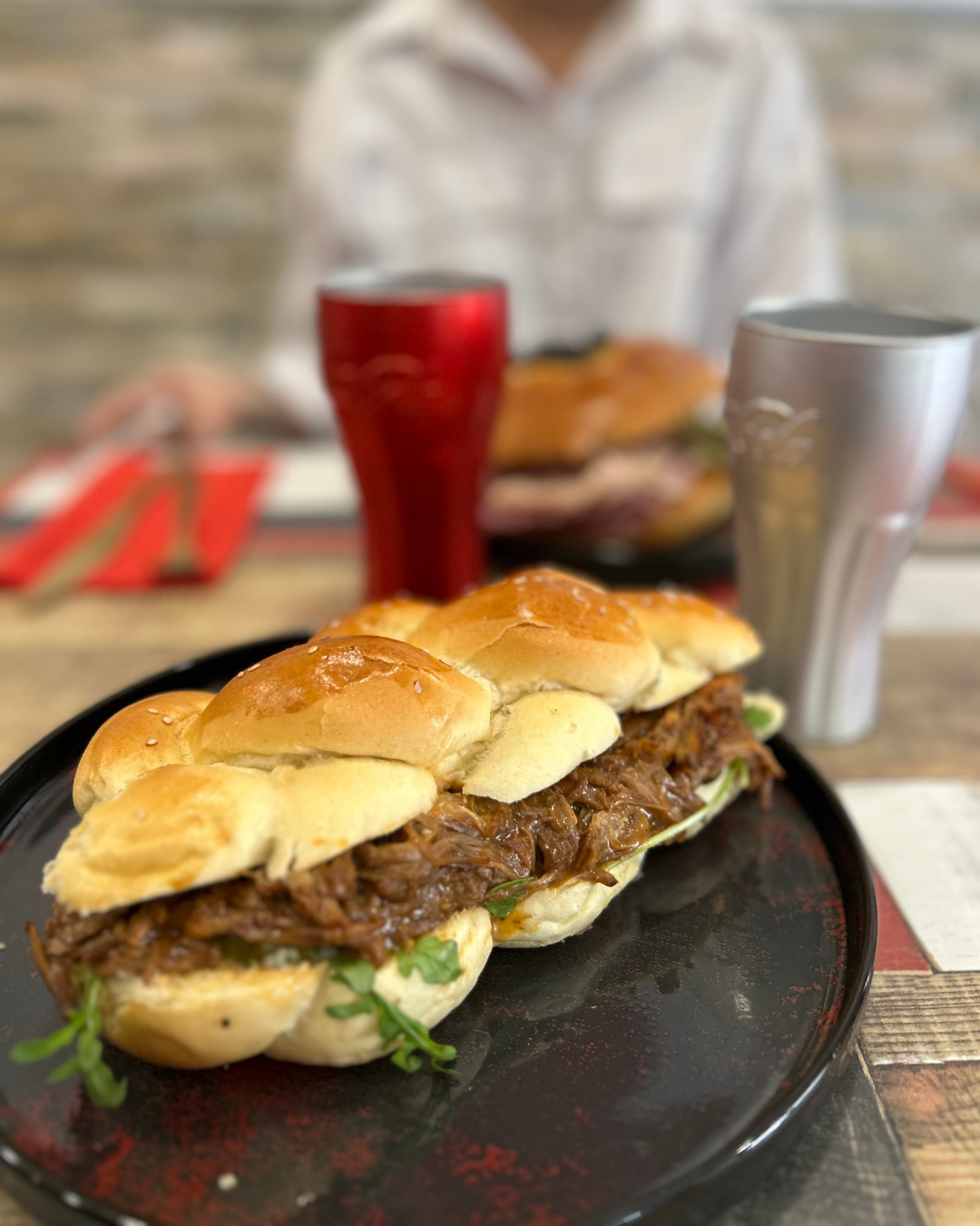 Atzado — effiloché de bœuf, roquette, sauce Katzav